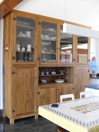 Armário de cozinha de madeira