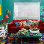 Decoração de sala pequena colorida 18