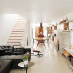 Decoração de sala pequena com escada 03