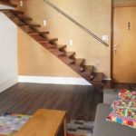 Decoração de sala pequena com escada 05