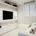 Decoração de sala pequena com painel de tv 32