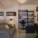 Decoração de sala pequena com painel de tv 60