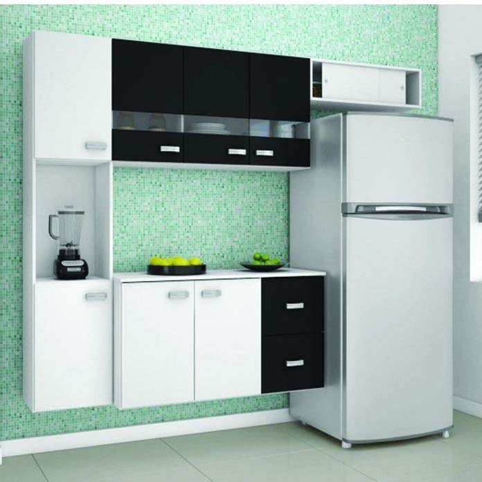 Instalação de armário de cozinha de parede branca