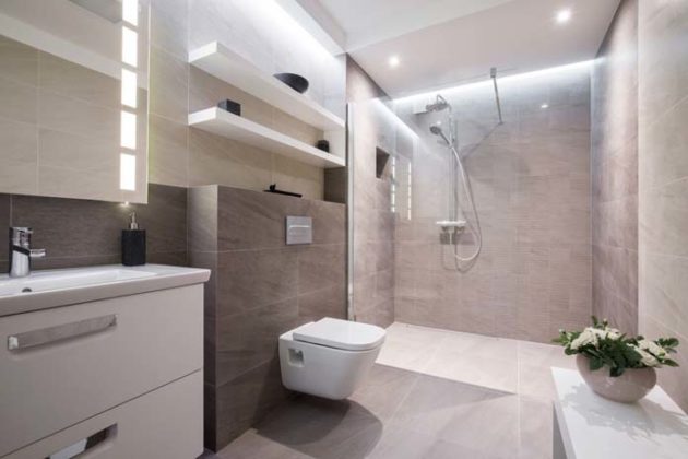 Banheiro com piso antiderrapante