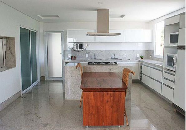 Cozinha com piso de granito
