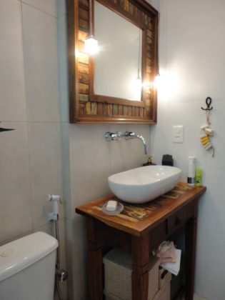Decoração de banheiro rústico todo de madeira