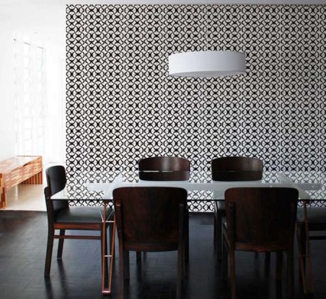 Decoração de sala de jantar com papel de parede