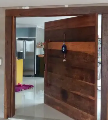 Porta pivotante madeira