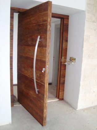 Porta pivotante madeira