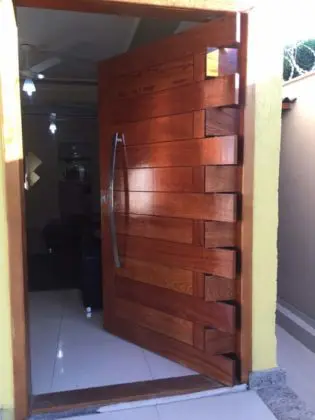 Porta pivotante madeira