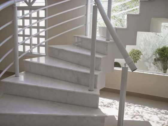 Mármore branco para escada