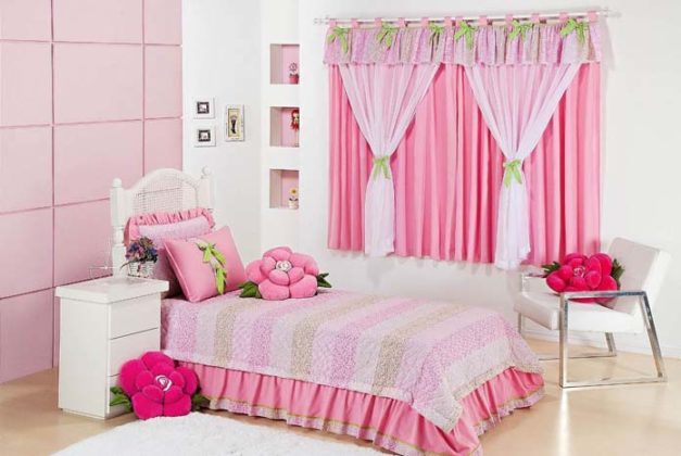 quarto feminino decorado com cortina