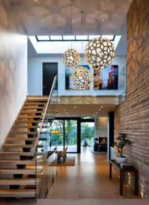 Casas com mezaninos simples