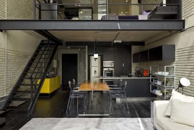 casa com Mezanino metálico