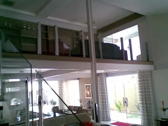 casa com Mezanino metálico