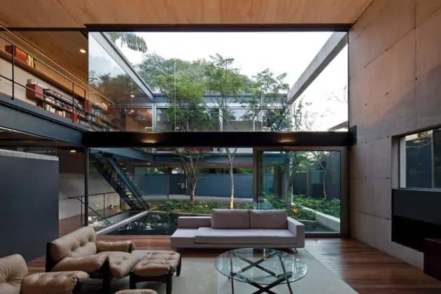 casa com Mezanino metálico