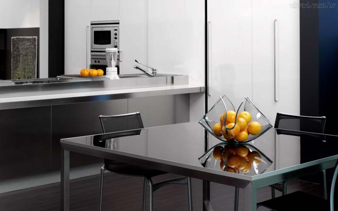 mesa de jantar moderna com fruiteira de vidro