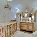 284432D400000578-3066044-This_room_fit_with_castle_style_storage_was_created_by_Andrea_Be-a-11_1430731965015