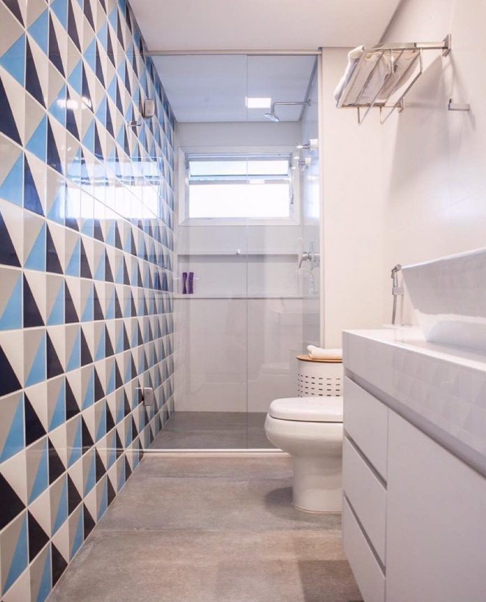 Cerâmica para banheiro pequeno com azulejo estampado