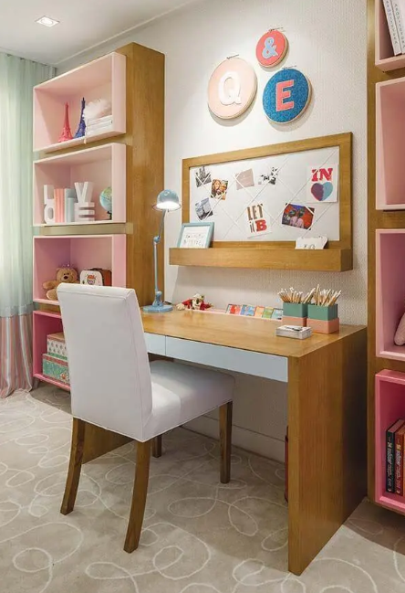 Mesa de estudo para quarto infantil