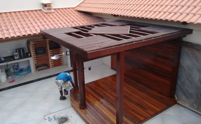 Cobertura para pergolado de madeira com telha