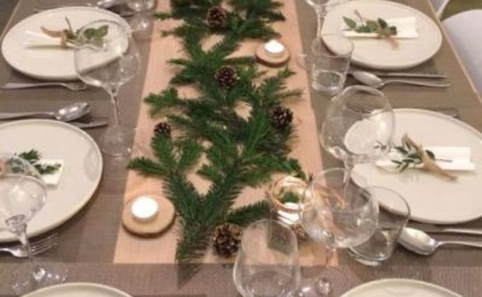 a mesa de Natal simples é uma excelente opção de arrumação