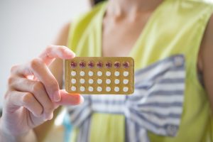 Mulher conseguindo Anticoncepcional pelo Farmácia Popular.