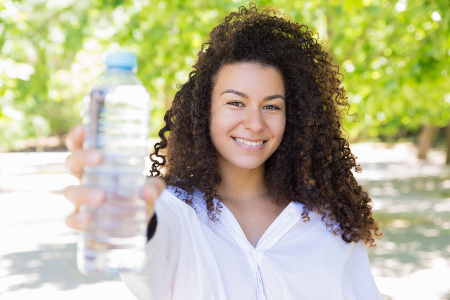 Como se manter hidratado no calor quantidade certa de água